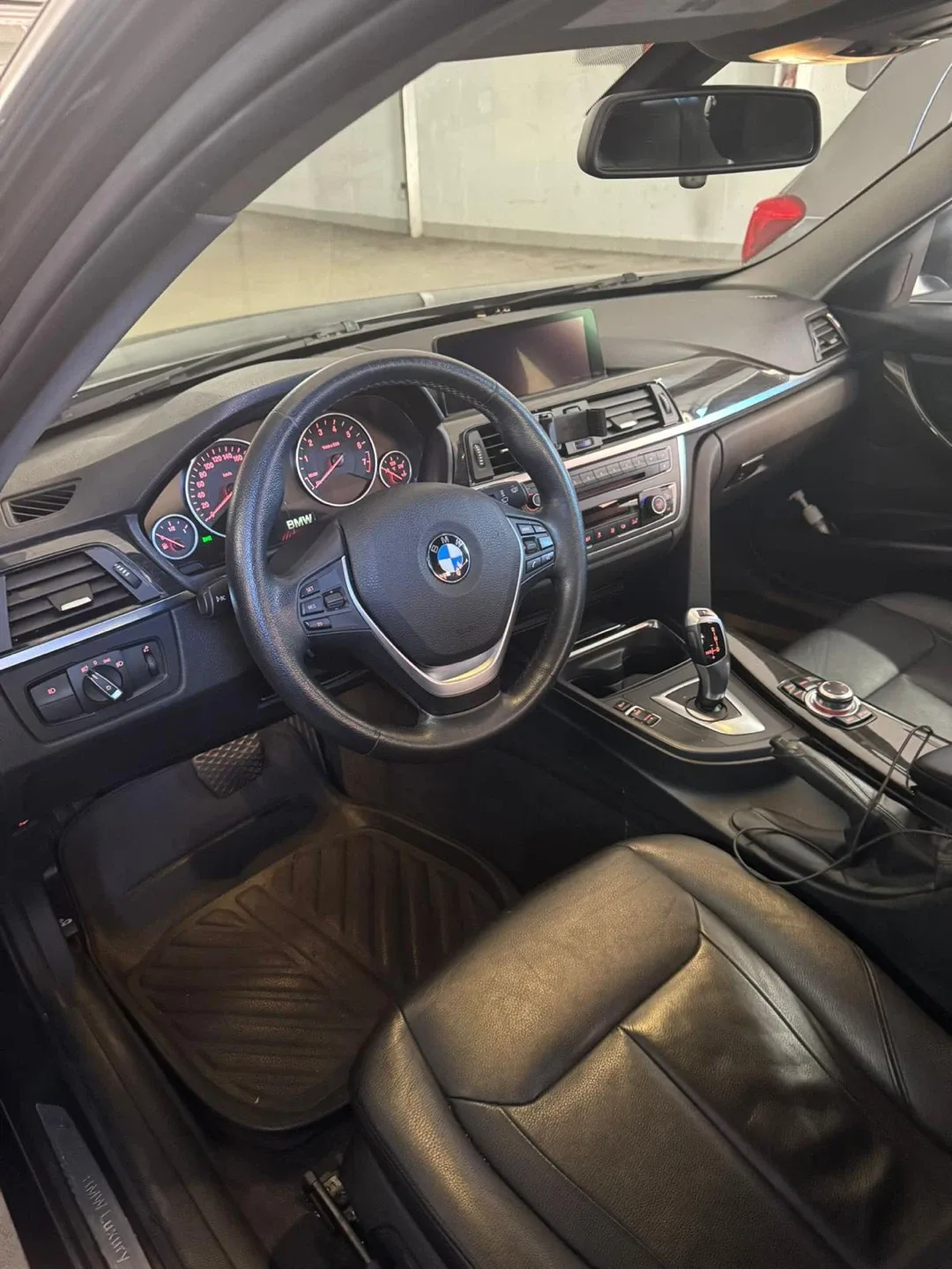 BMW 328i Sedan - Grey image indicator(5)