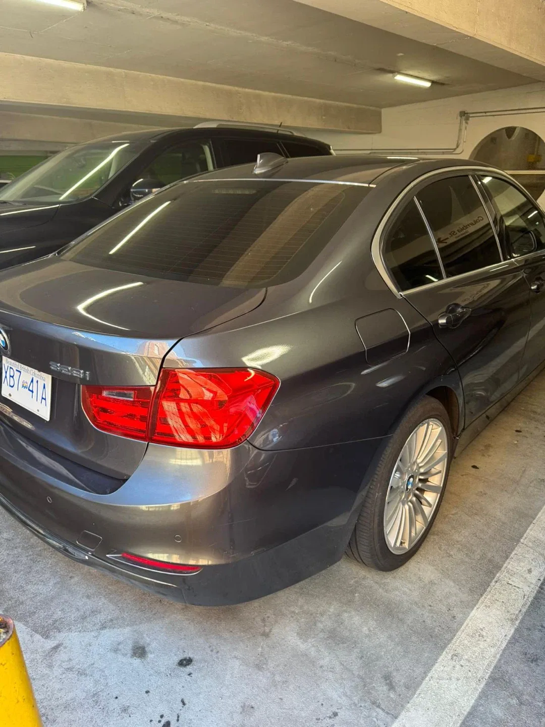 BMW 328i Sedan - Grey image indicator(2)