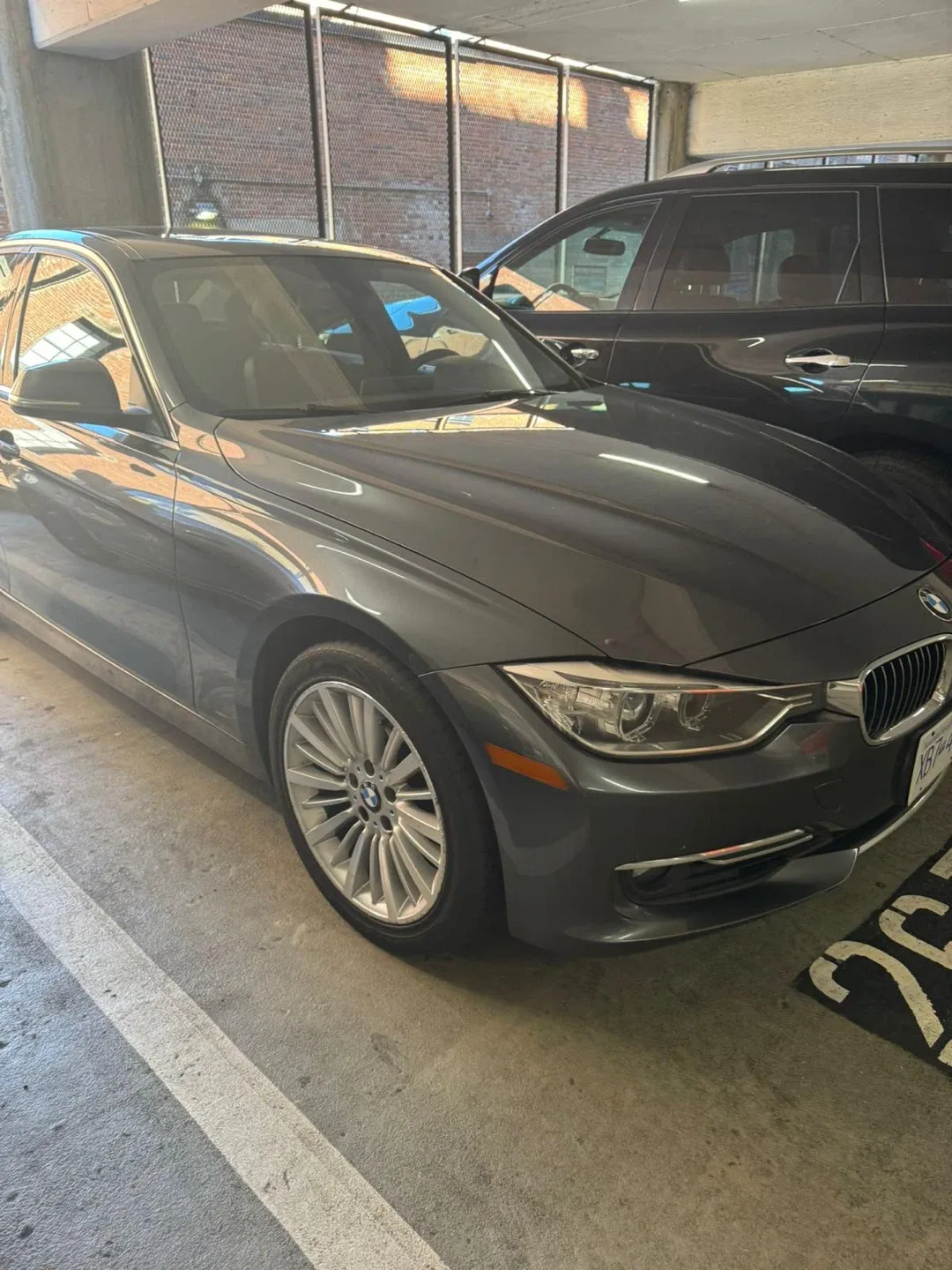 BMW 328i Sedan - Grey image indicator(4)