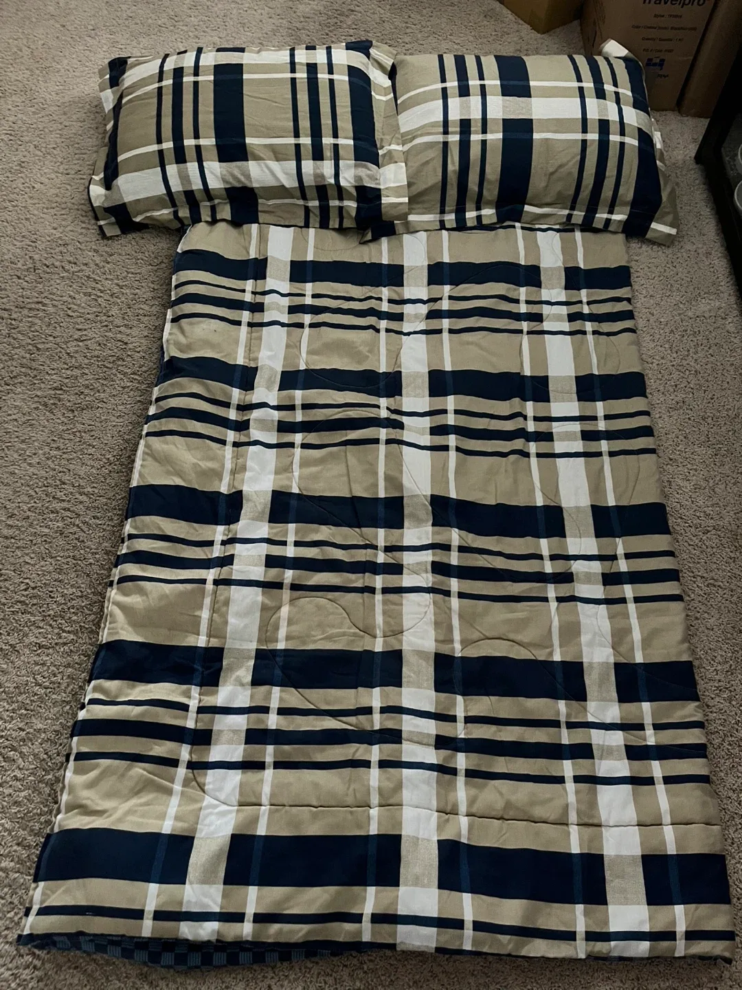 Queen Size Plaid Bedding Set