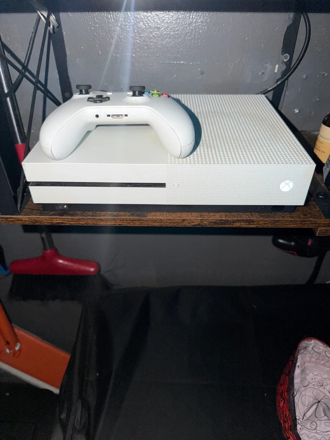 White Xbox One S w/ Controller