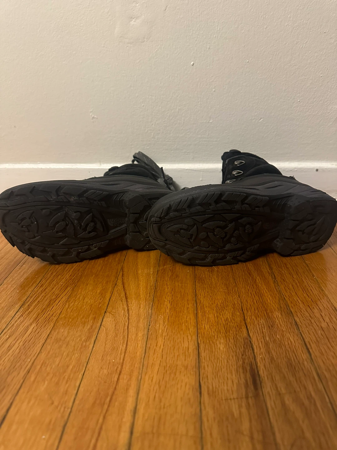 Girls North Face Winter boots Size 5 - photo 4