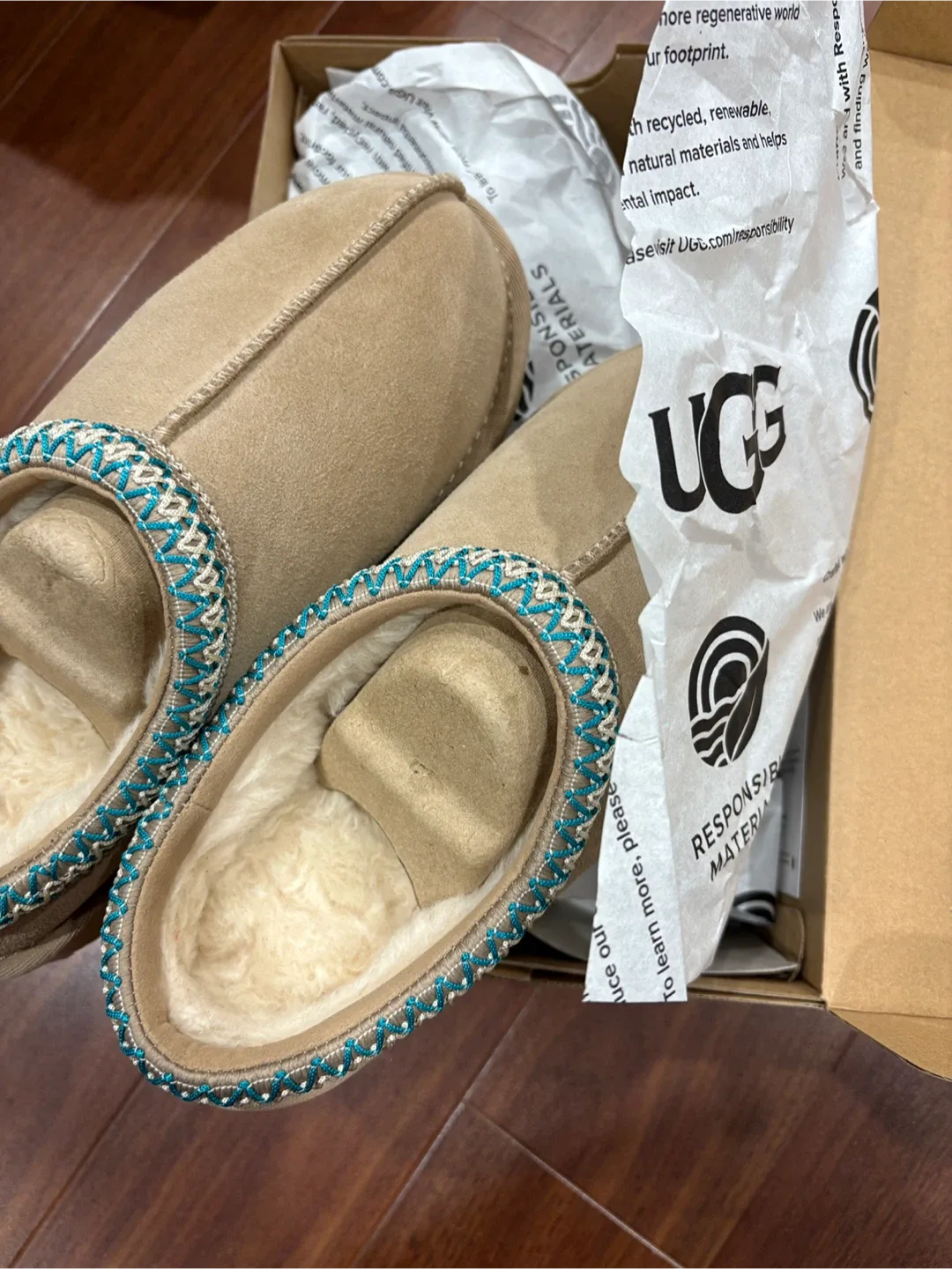 UGG Women's Tasman Braid Slippers image indicator(5)