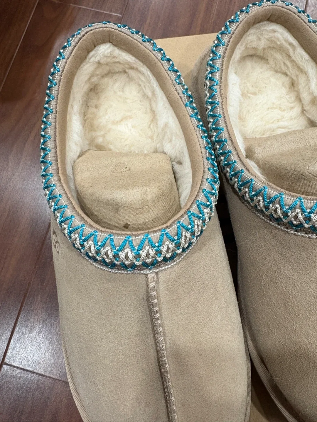 UGG Women's Tasman Braid Slippers image indicator(2)