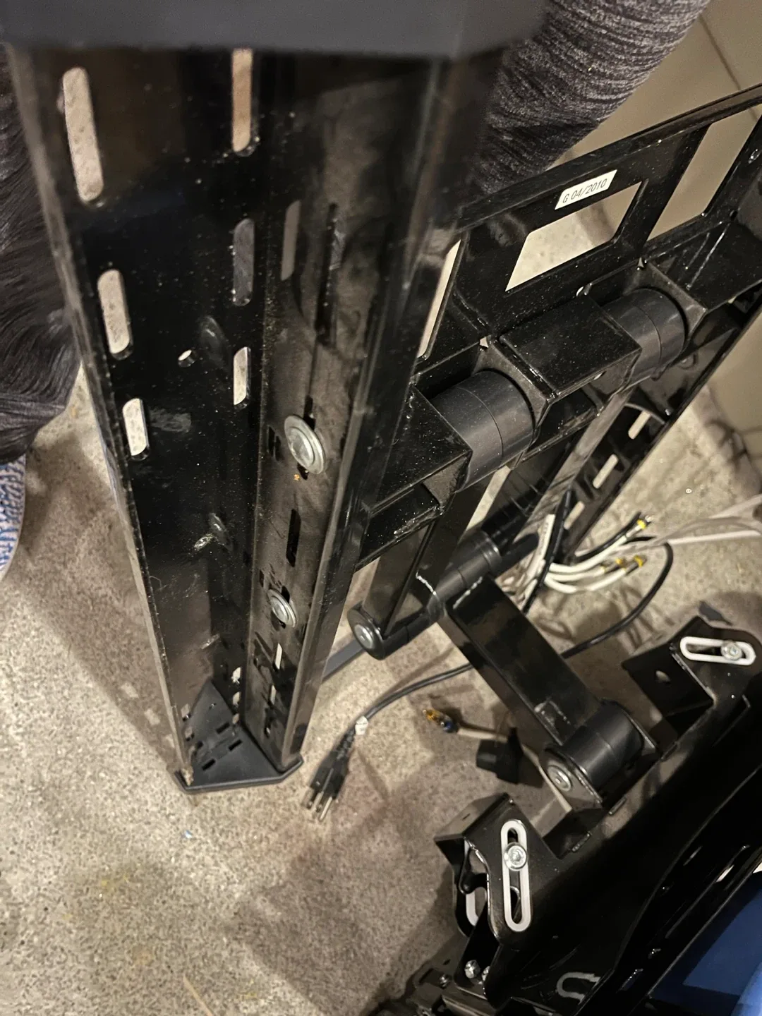 AVA TV Wall Mount - Black image indicator(3)