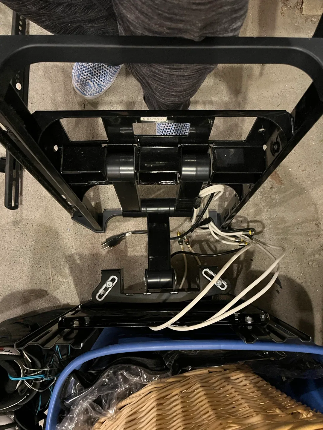 AVA TV Wall Mount - Black image indicator(2)