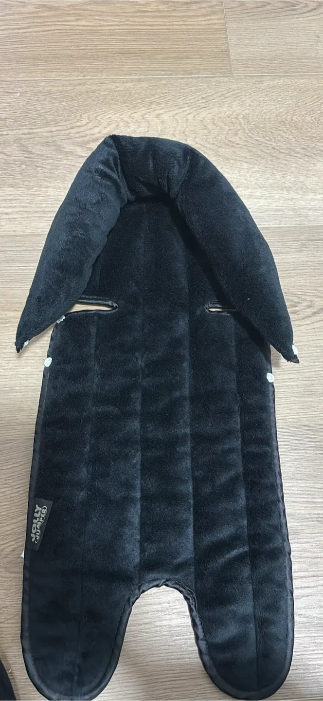 Newborn car seat insert