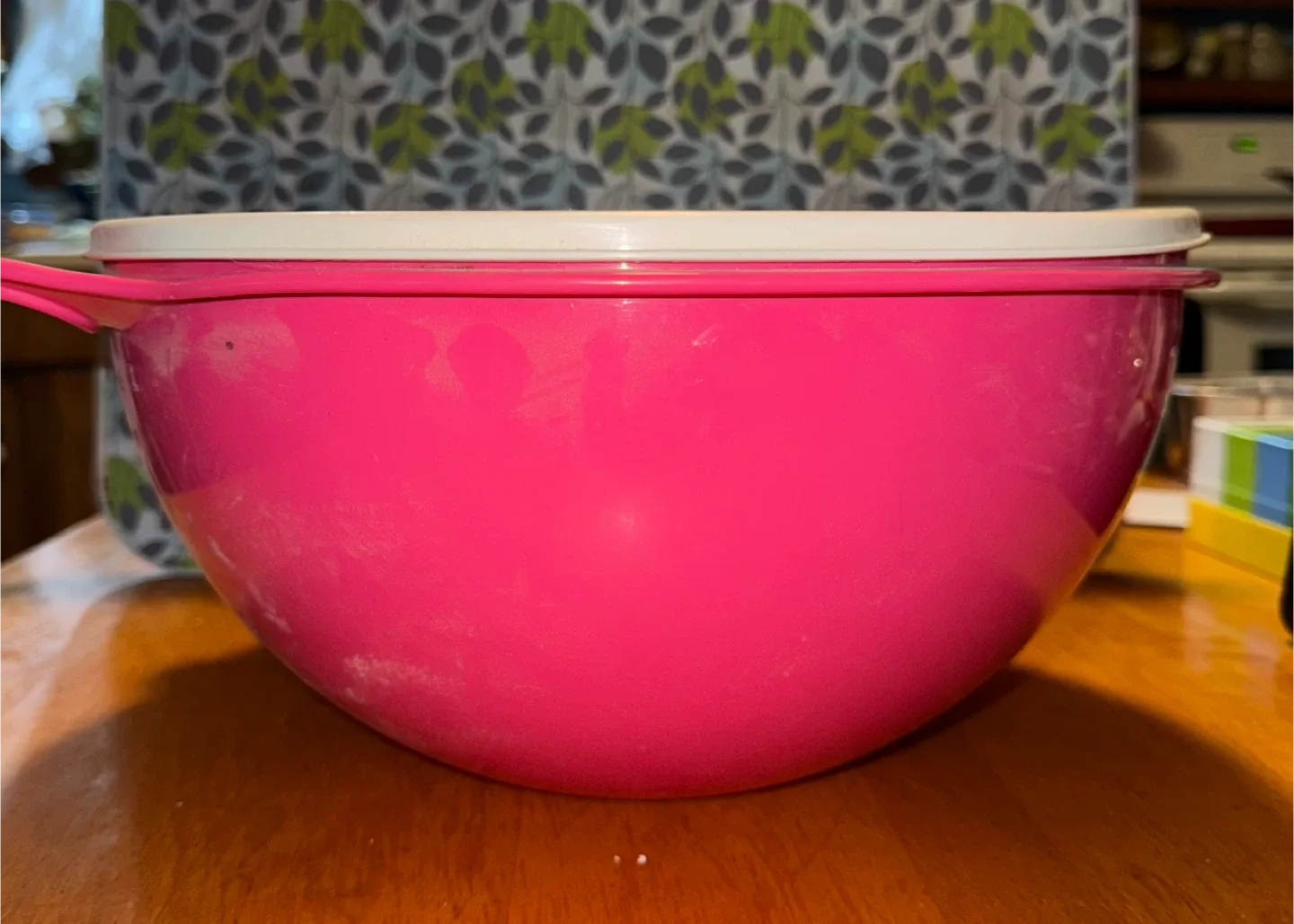 Tupperware pink bowl with lid 7.8 L