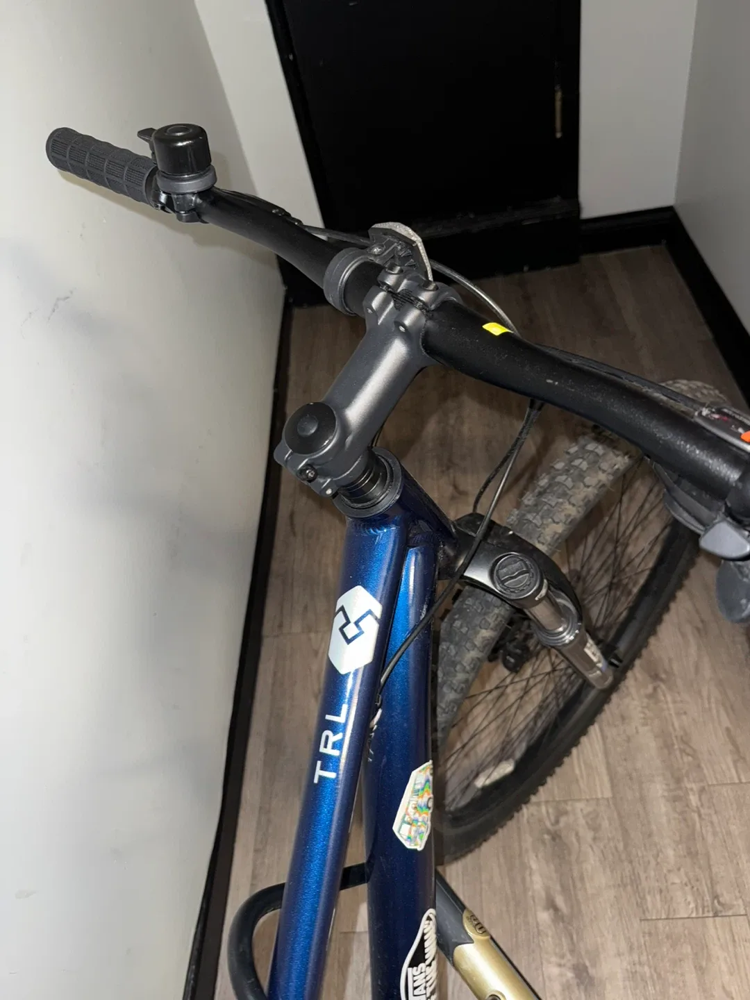 EVO Mountain Bike - Blue image indicator(3)