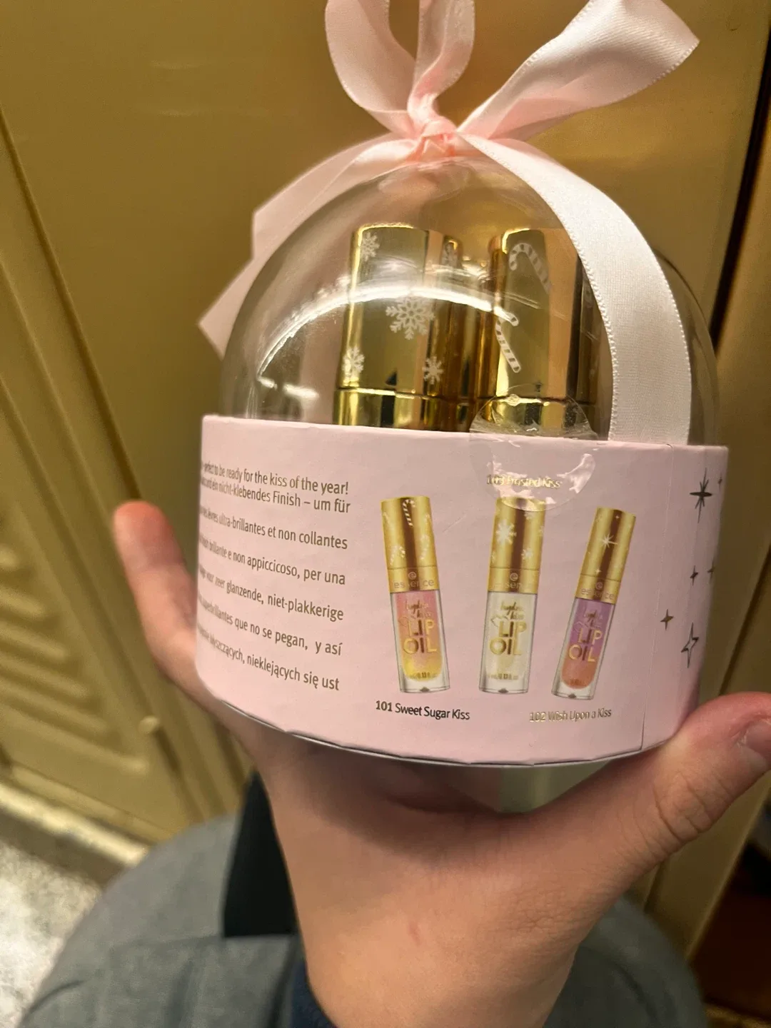 Essence Hydra Kiss Lip Oil Set - New image indicator(2)