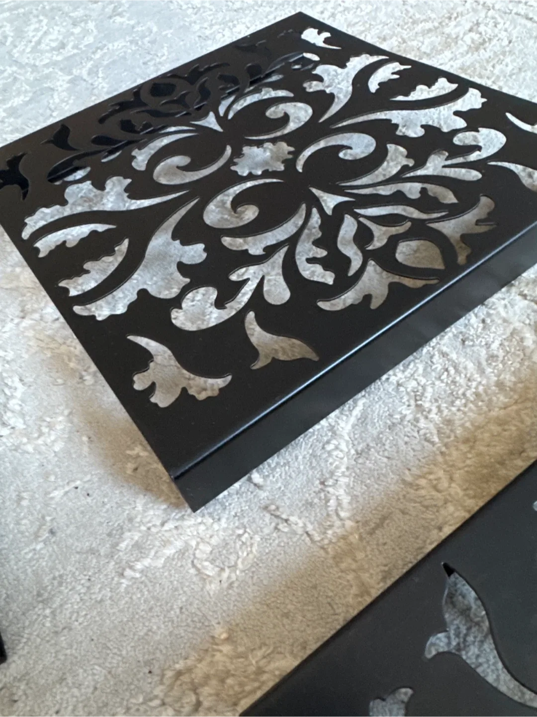 Set of 4 Black Metal Coasters image indicator(3)