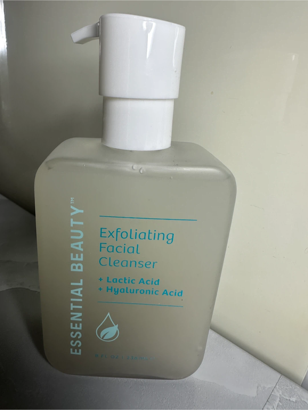 Skincare Bundle: Essential Beauty, Curology, La Roche-Posay +