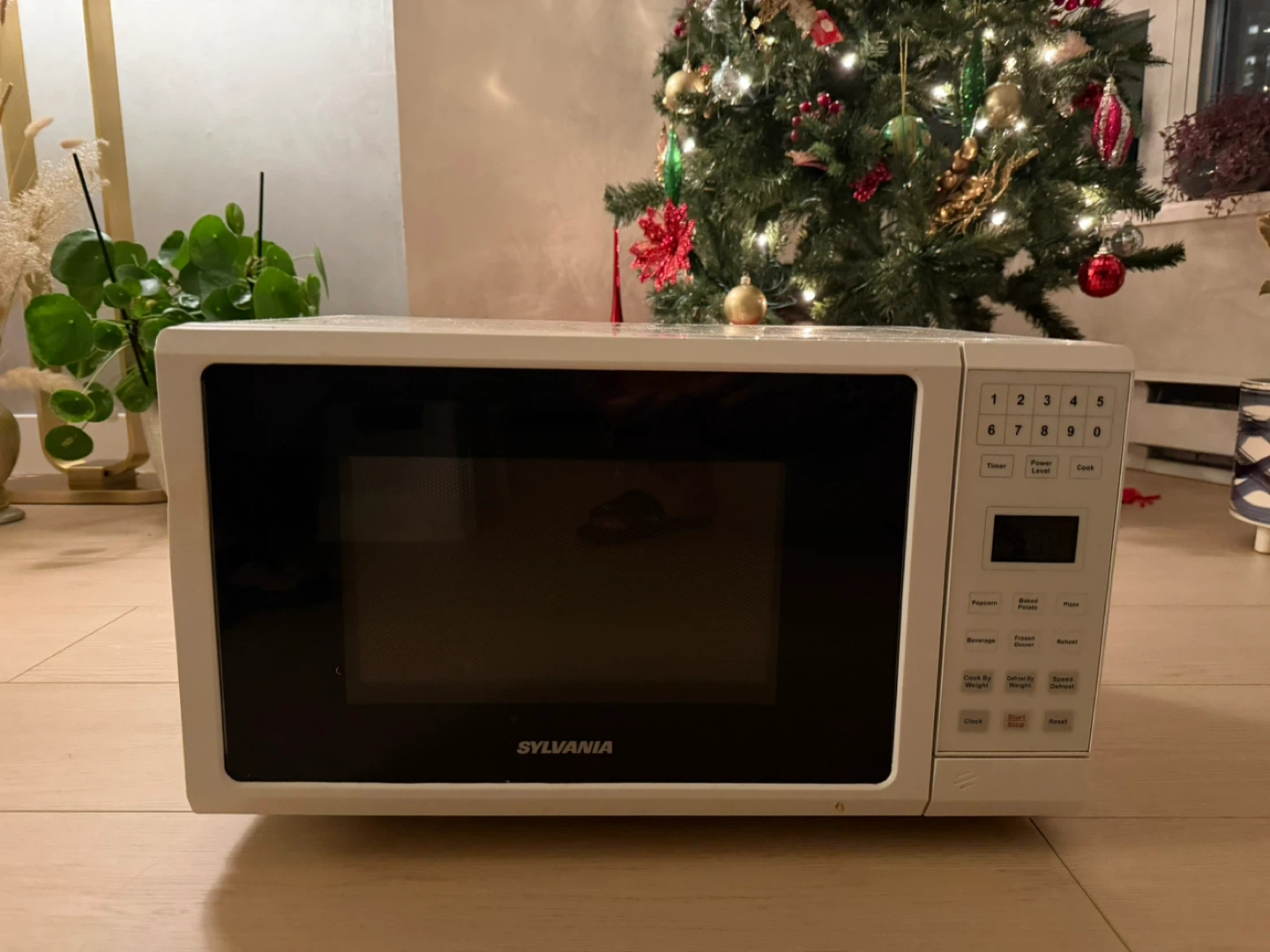 Sylvania Microwave - White - photo 5
