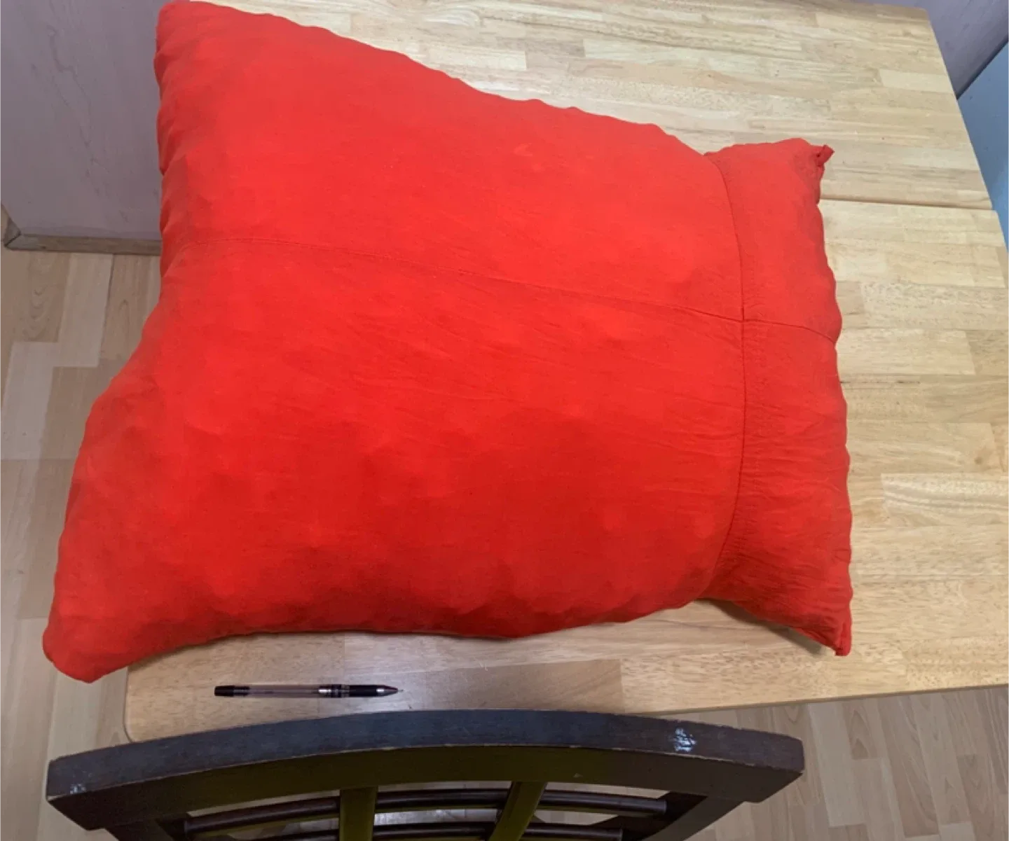 Red Decorative Pillow image indicator(2)
