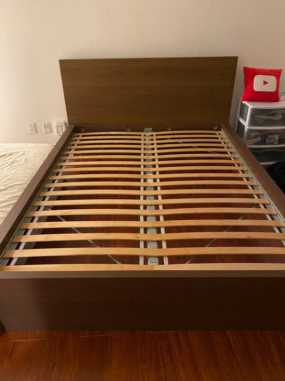 IKEA MALM Queen size bed frame image indicator(2)