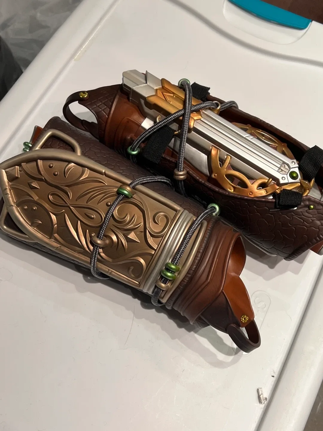 Assassin's Creed Hidden Blade Gauntlets image indicator(3)