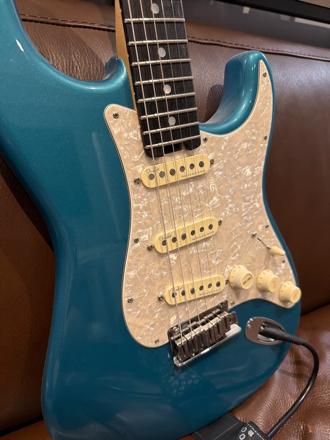 Fender Stratocaster Electric Guitar image indicator(4)