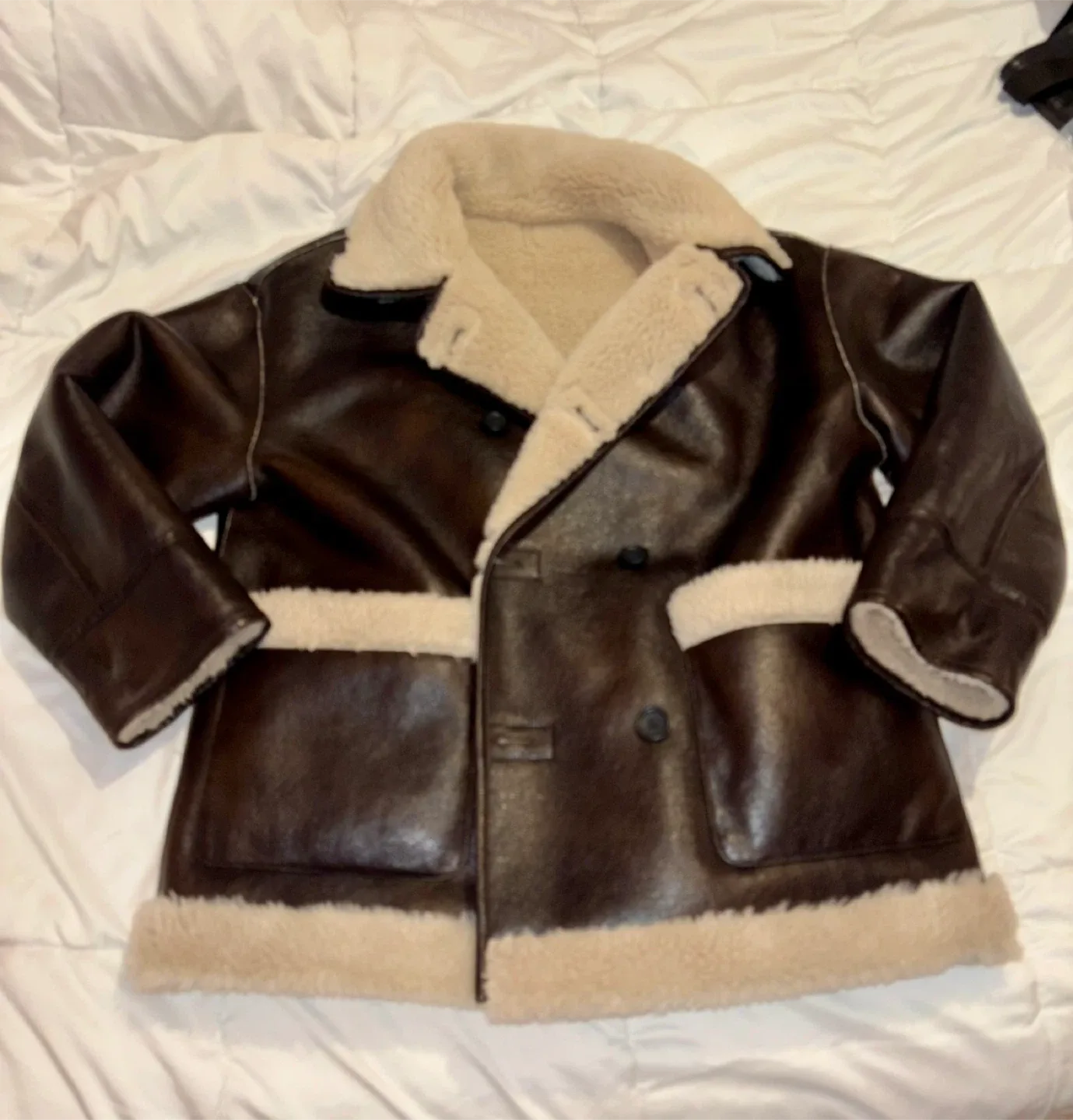 Vegan leather sherpa jacket image indicator(3)