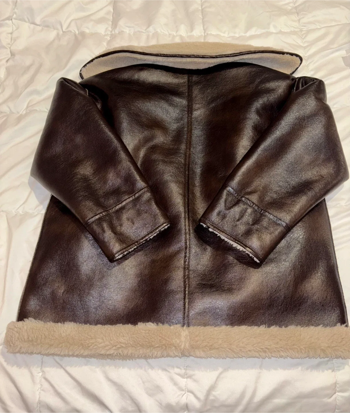 Vegan leather sherpa jacket image indicator(4)