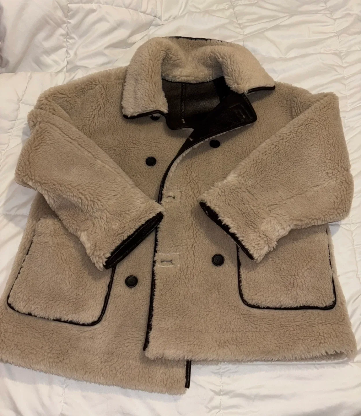 Vegan leather sherpa jacket image indicator(5)