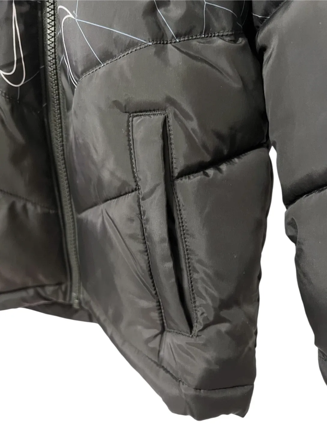 Nike Kids Hooded Puffer Jacket – Size 5–6Y (110–116cm) image indicator(4)