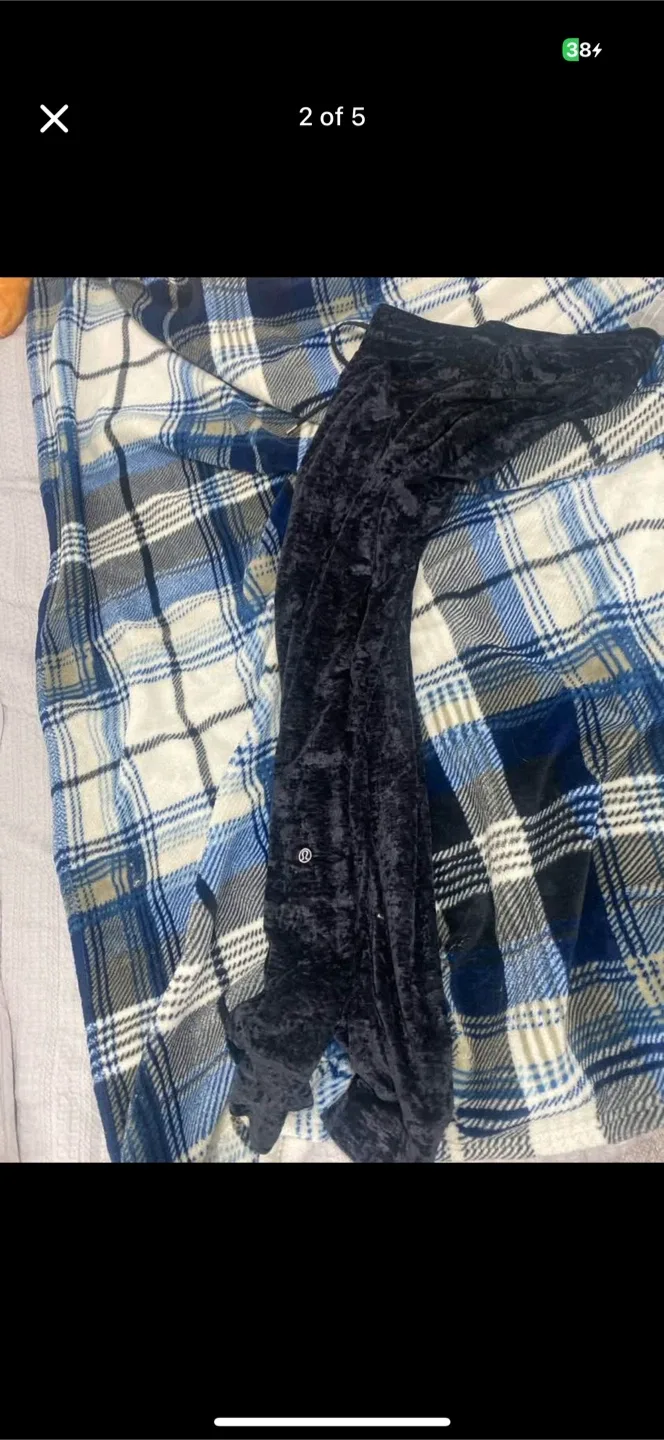 Lululemon Velvet Jogger Pants - Size 4 image indicator(3)