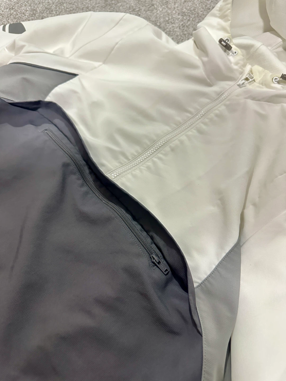 Adidas Windbreaker Jacket - Size M - photo 2