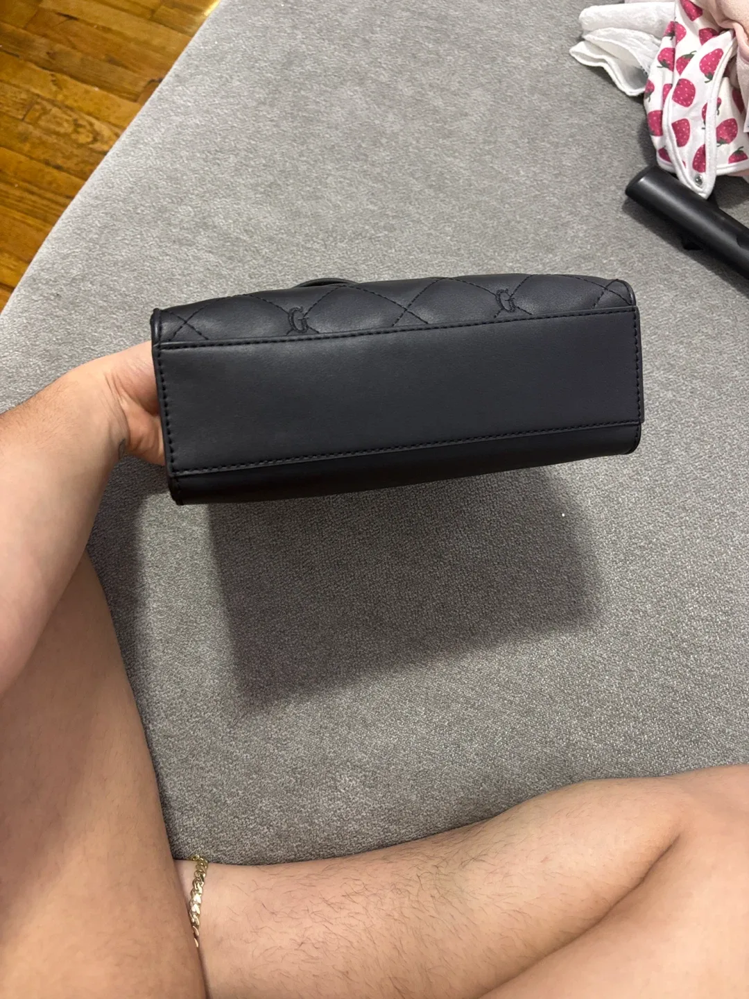 Guess Black Quilted Handbag image indicator(5)