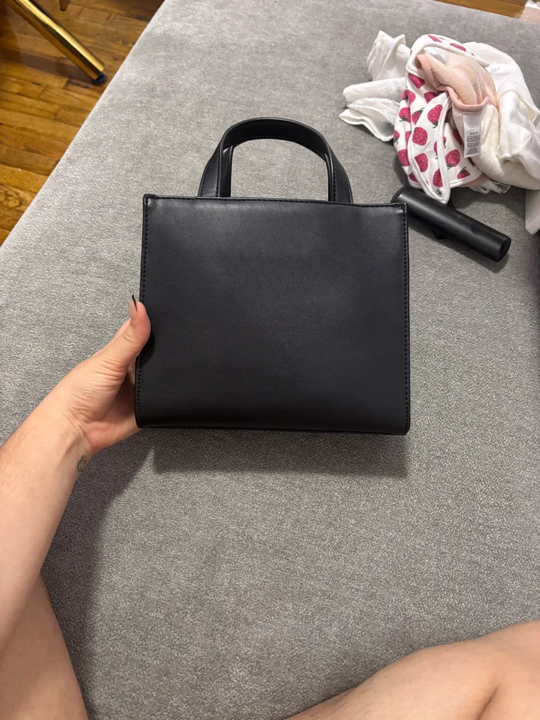 Guess Black Quilted Handbag image indicator(6)