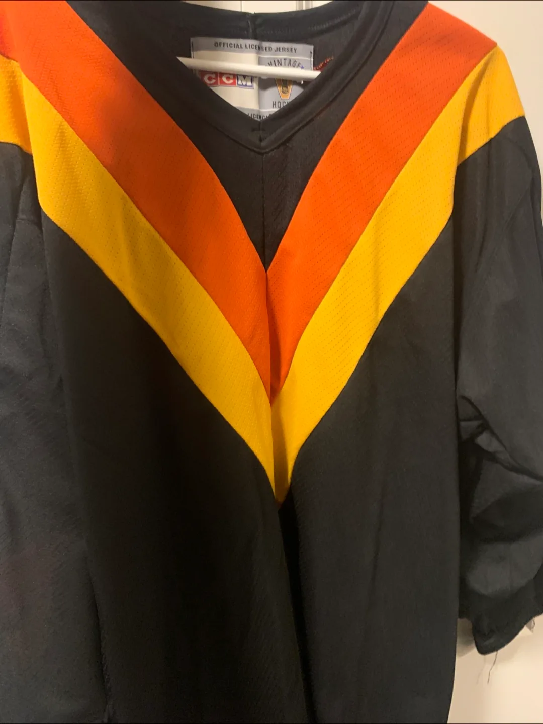 CCM Vintage Vancouver Canucks Jersey - Size L image indicator(4)