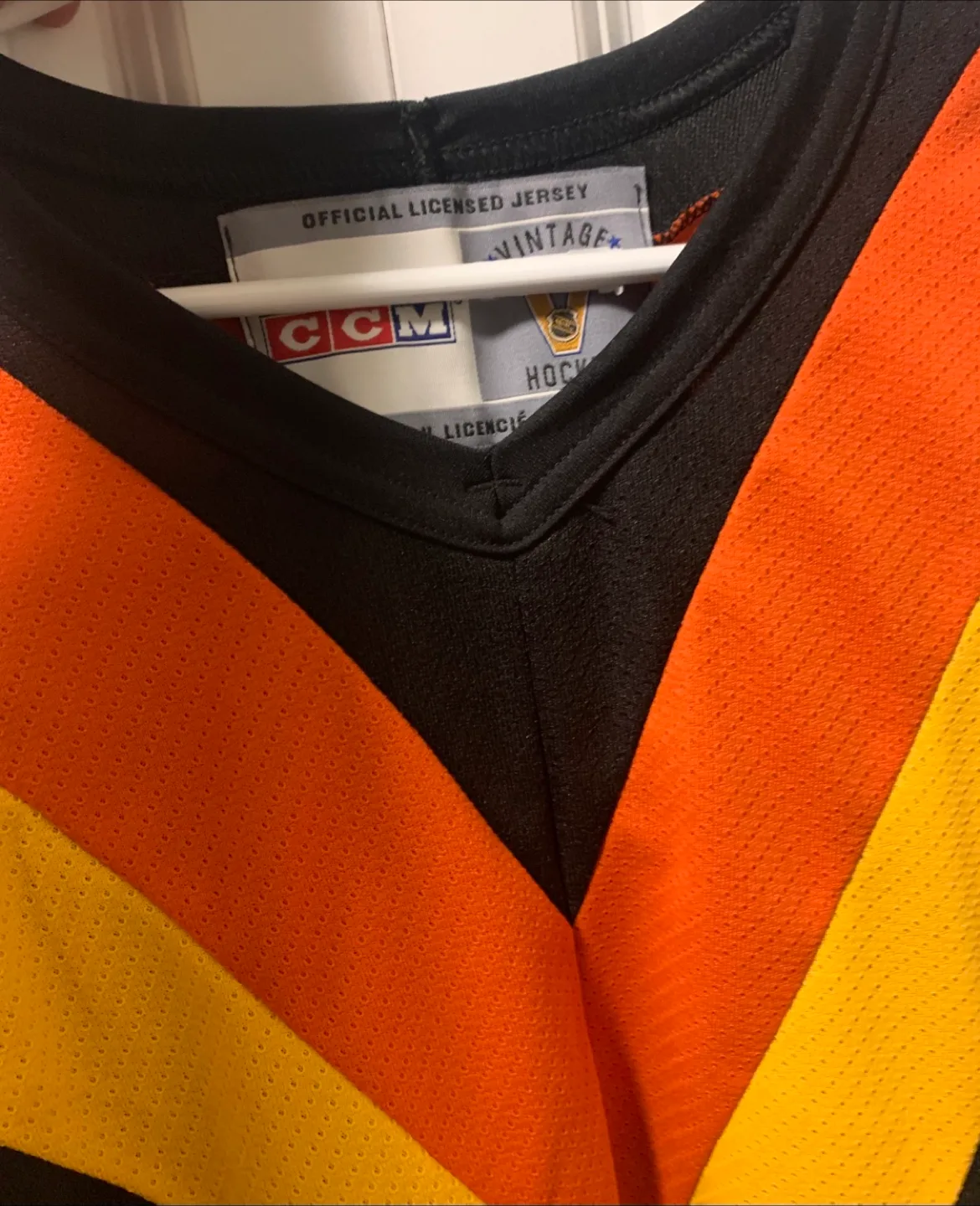 CCM Vintage Vancouver Canucks Jersey - Size L image indicator(5)