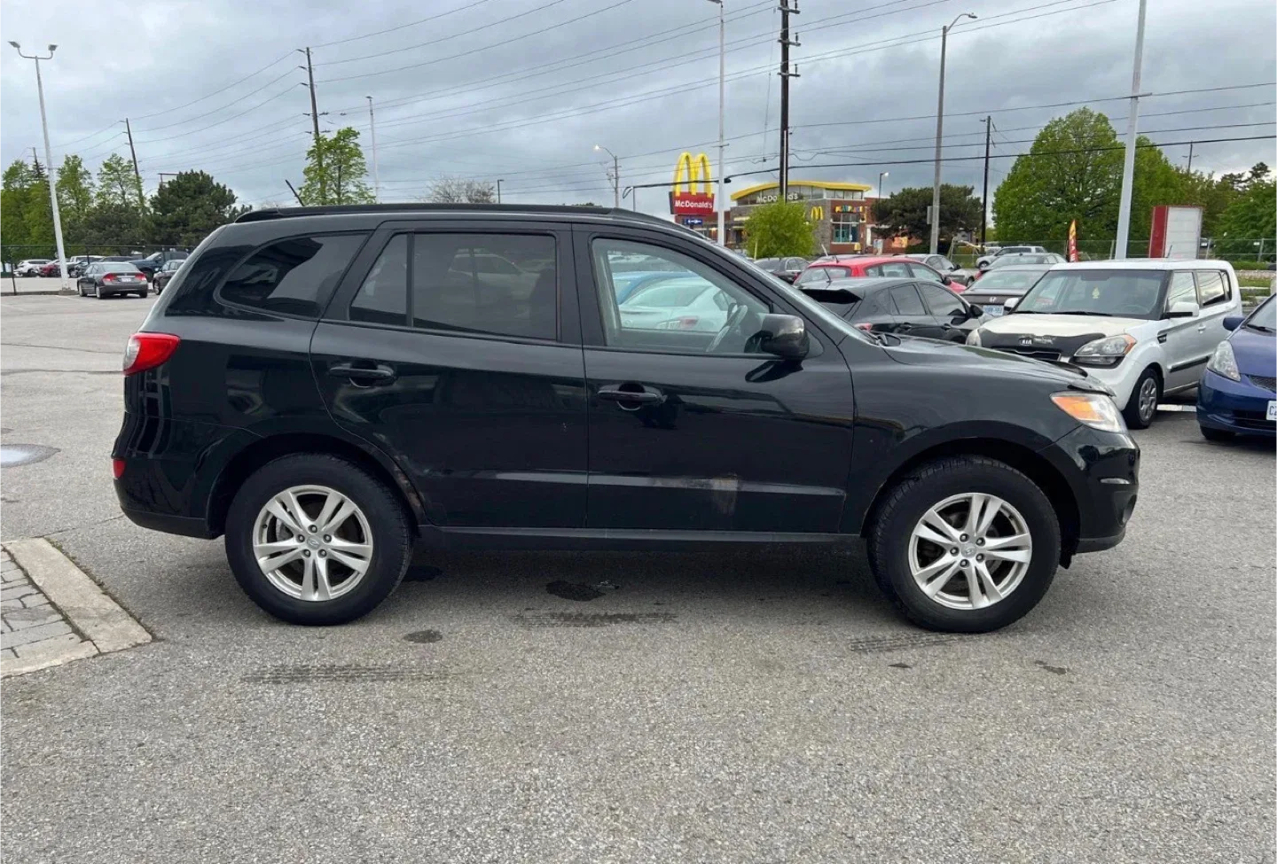 2012 Hyundai Santa Fe GLS - Black SUV image indicator(6)