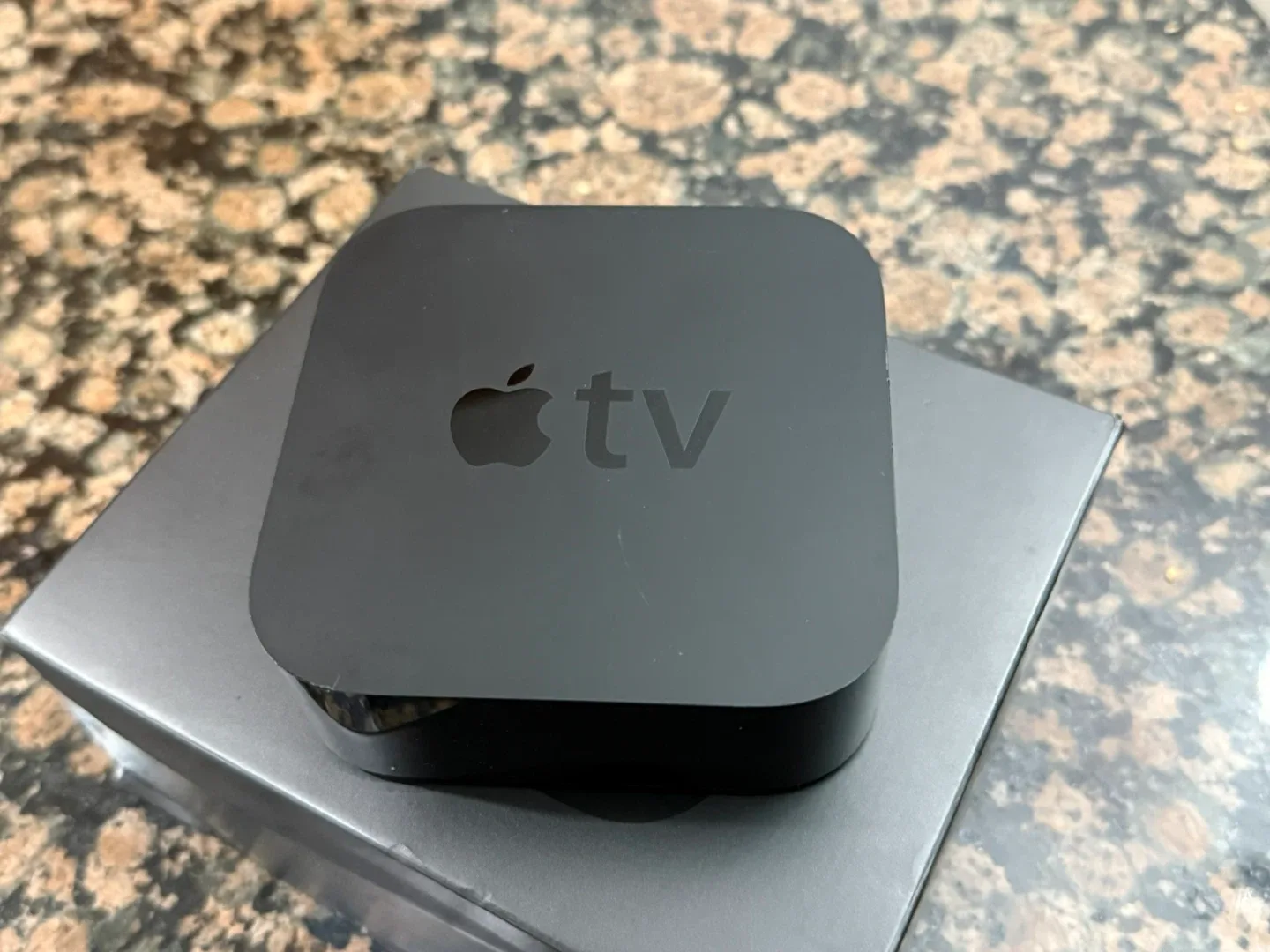 Apple TV Second Generation with Remote and box image indicator(5)