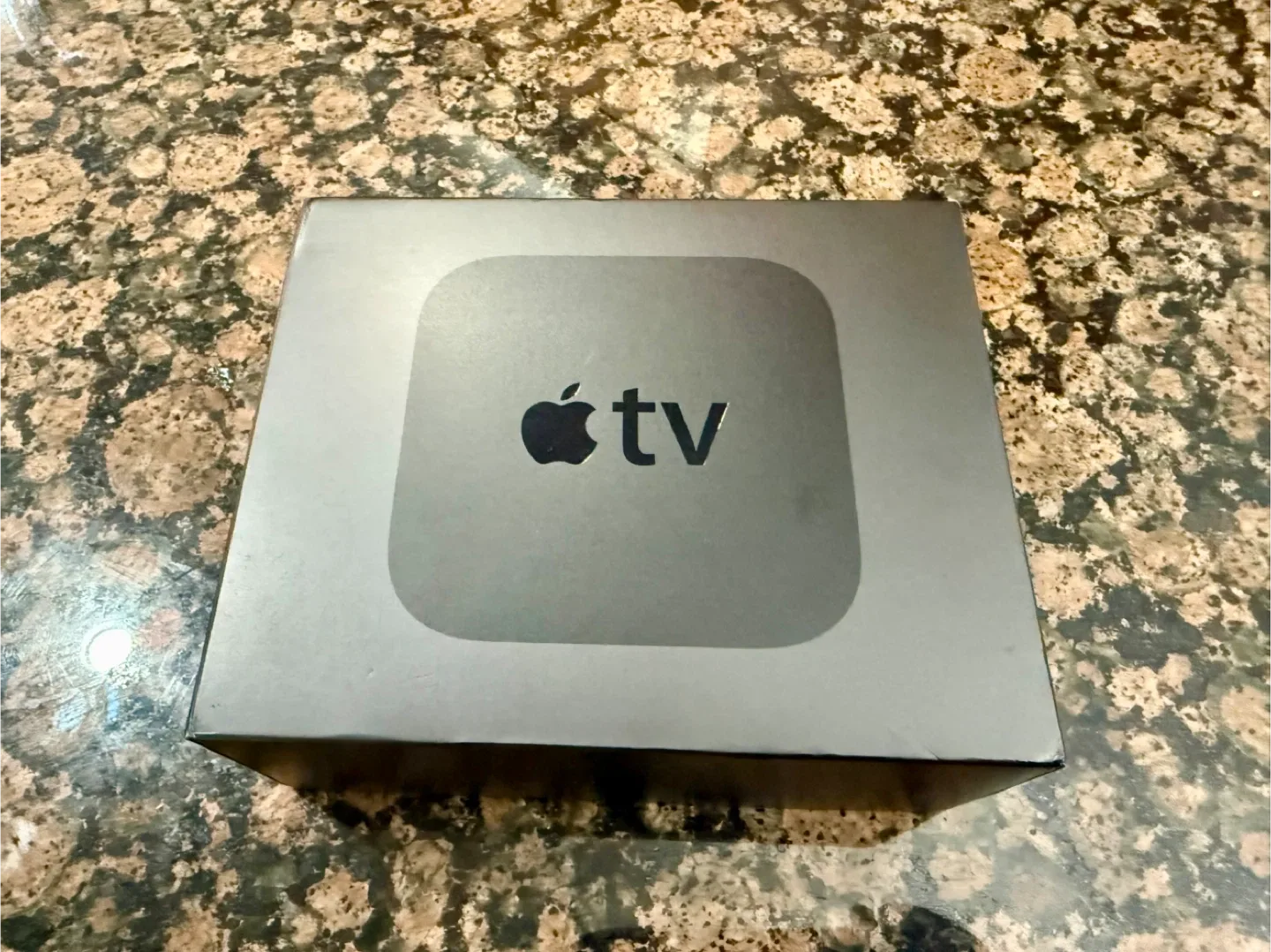 Apple TV Second Generation with Remote and box image indicator(4)