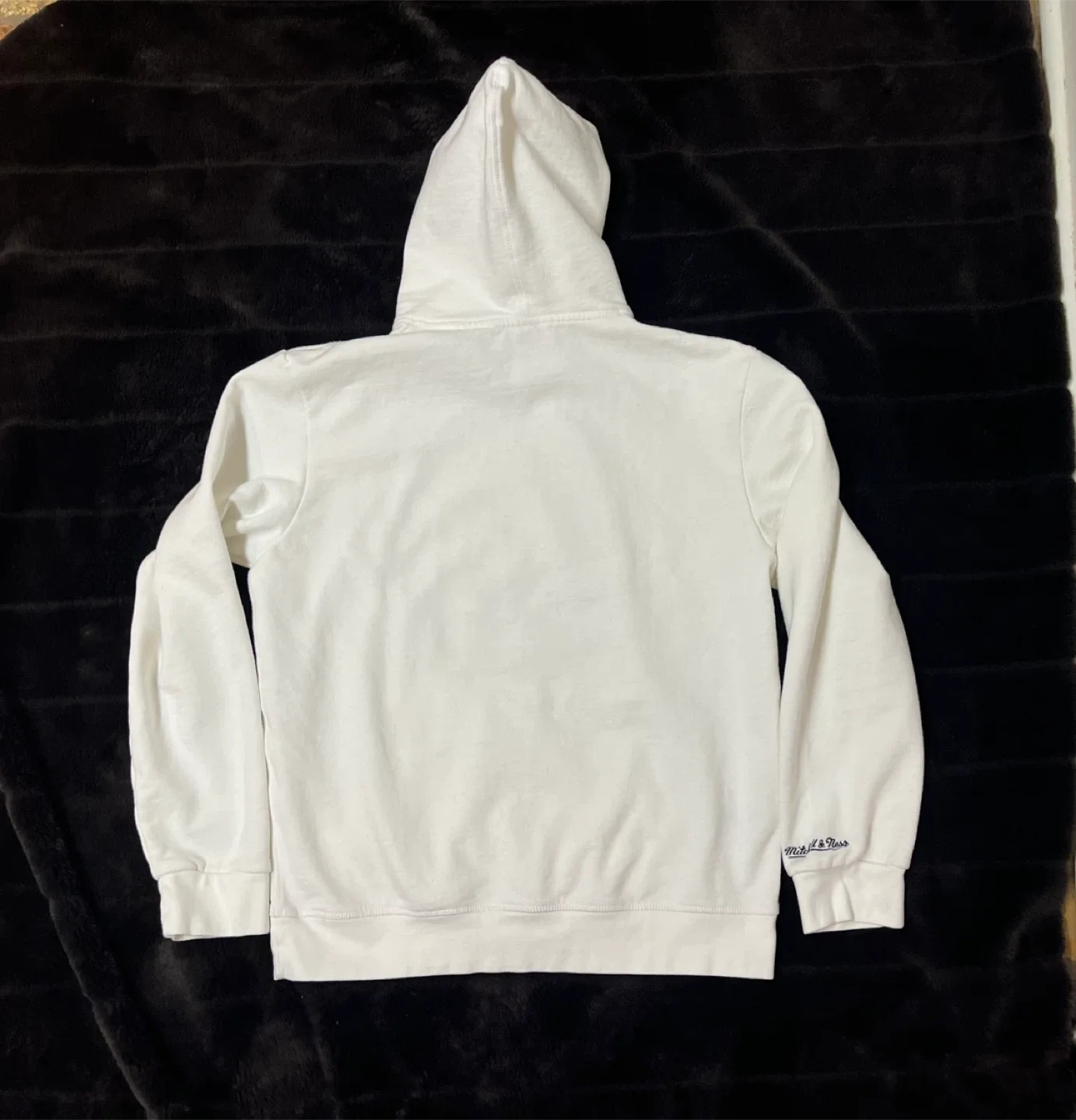 Men’s Size Large - Toronto Raptors White Hoodie image indicator(6)