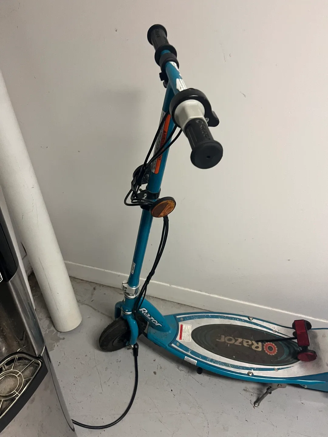 Razor Electric Scooter - Blue image indicator(2)