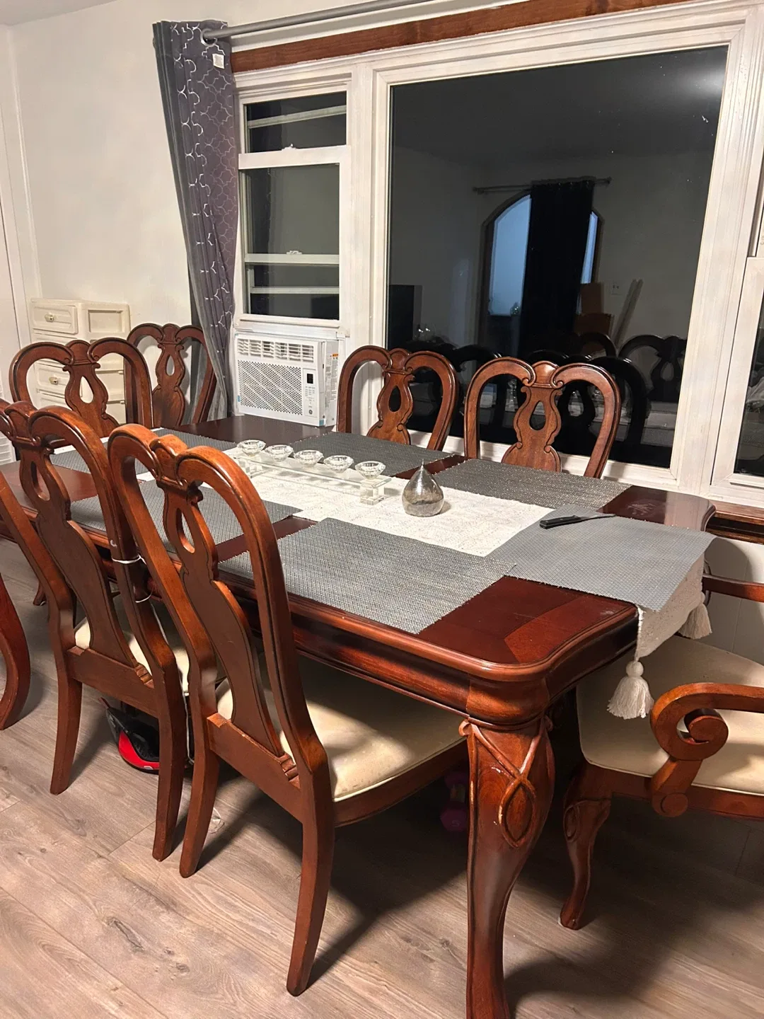 Red oak Dining Table extendable with 8 chairs image indicator(3)