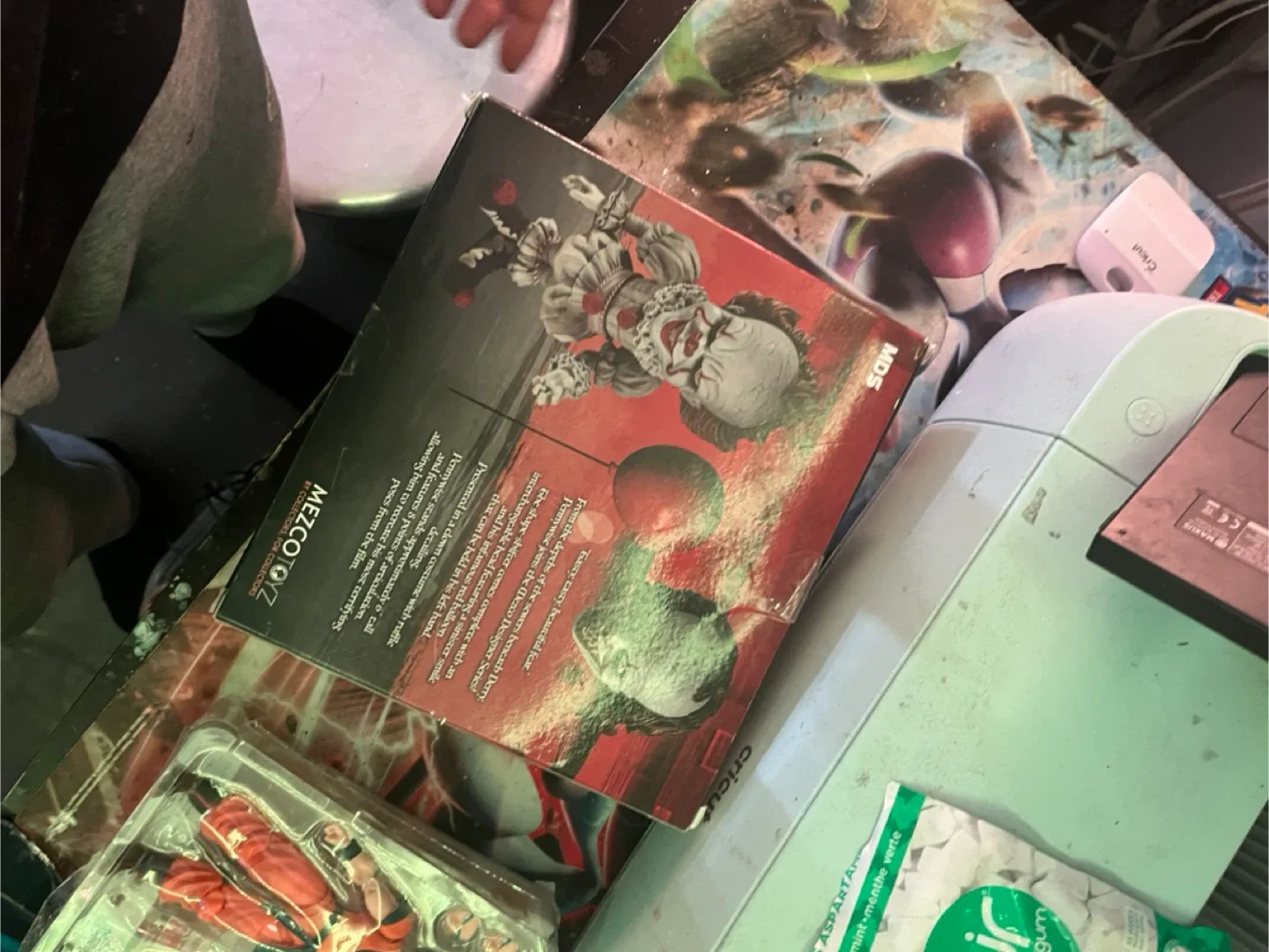 Mezco MDS IT (2017) Pennywise Designer Series image indicator(7)