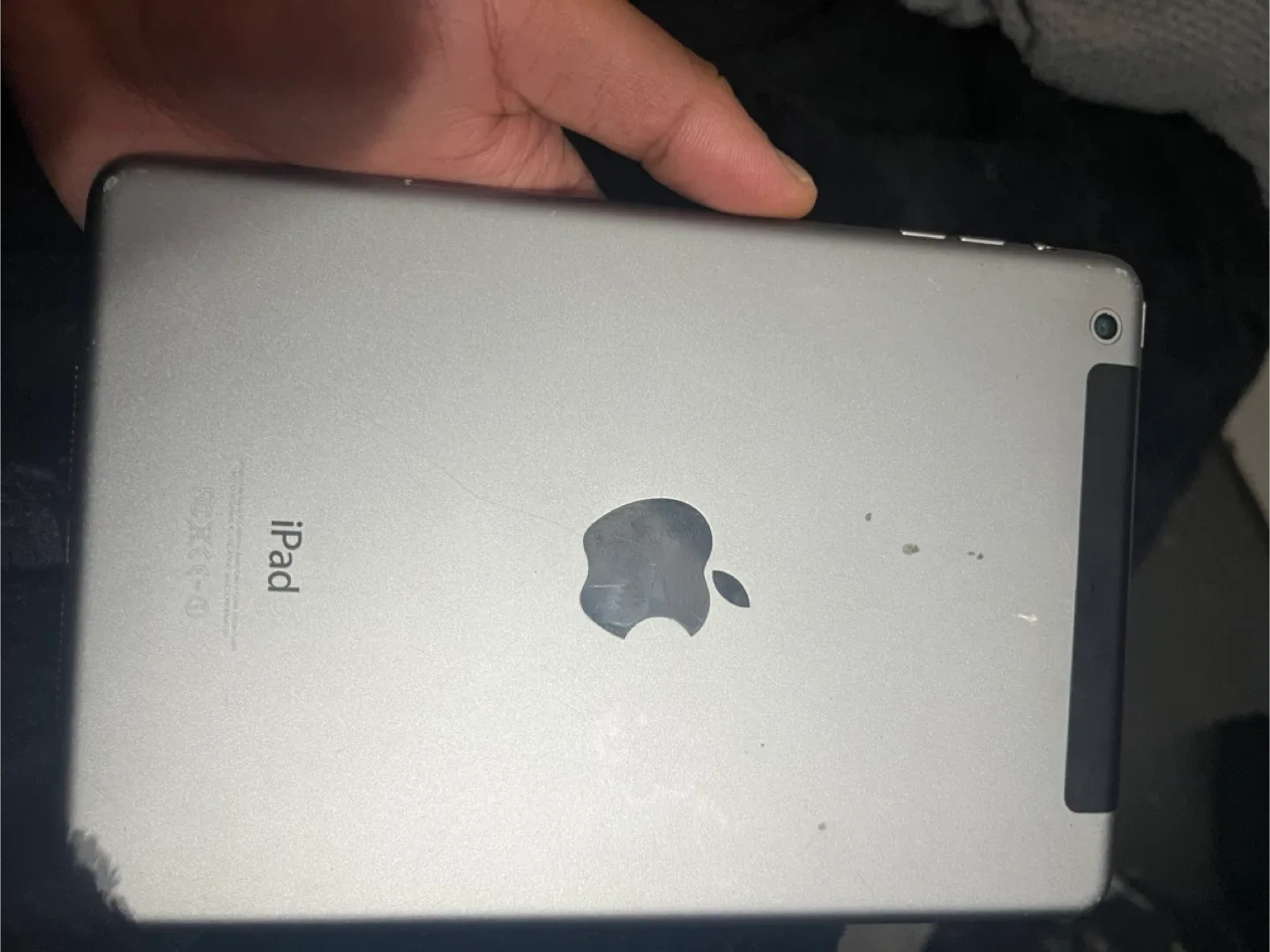 iPad (cracked screen)