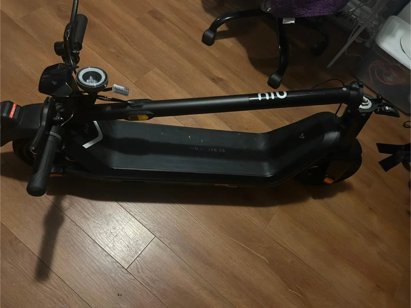 NIU Electric Scooter - Black image indicator(4)