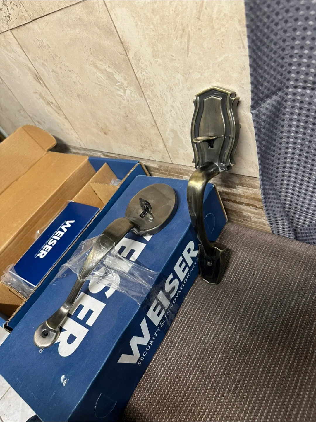 Weiser Heritage Antique Brass Entry Lockset