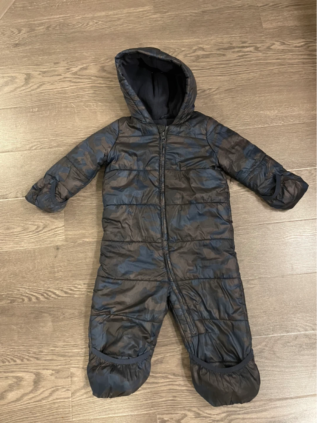 Joe Fresh Snowsuit. Size is 18-24 month. - photo 3