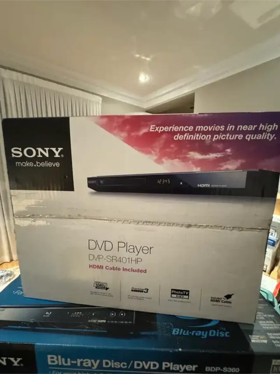 Sony DVP-SR401HP DVD Player - HDMI Cable Included image indicator(3)