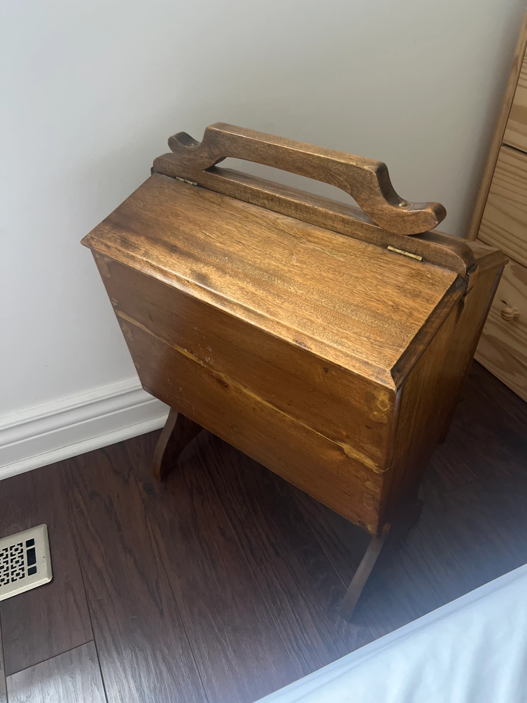 Vintage Wooden Sewing Box - photo 2