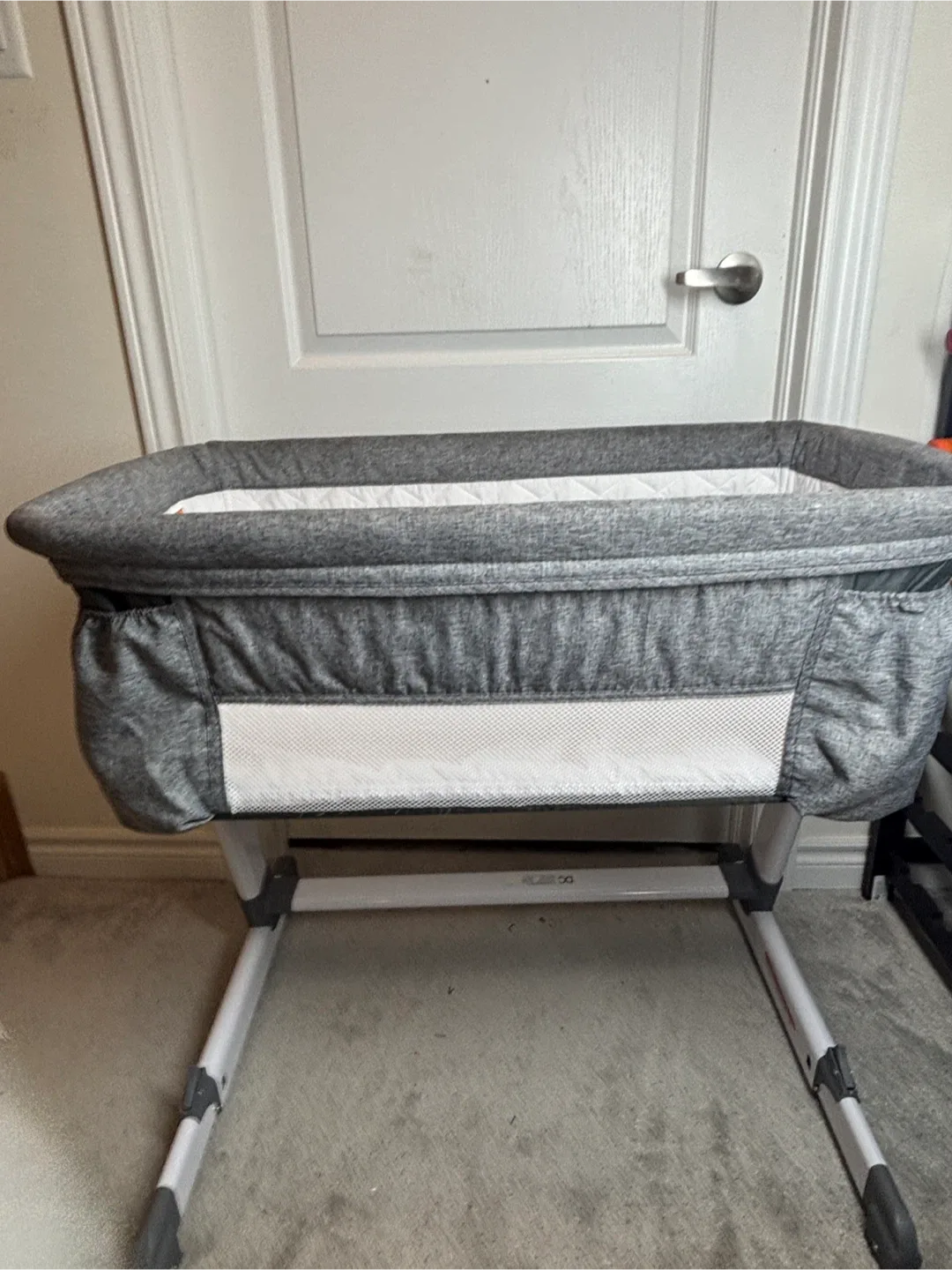 Dream On Me bedside baby bassinet image indicator(3)