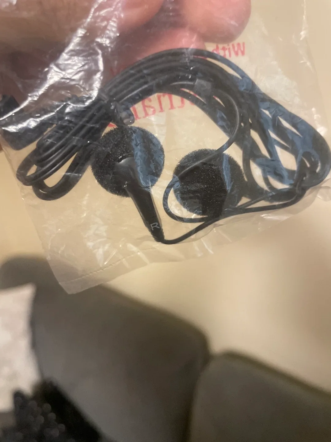 Yurian Black Earphones - New thumbnail