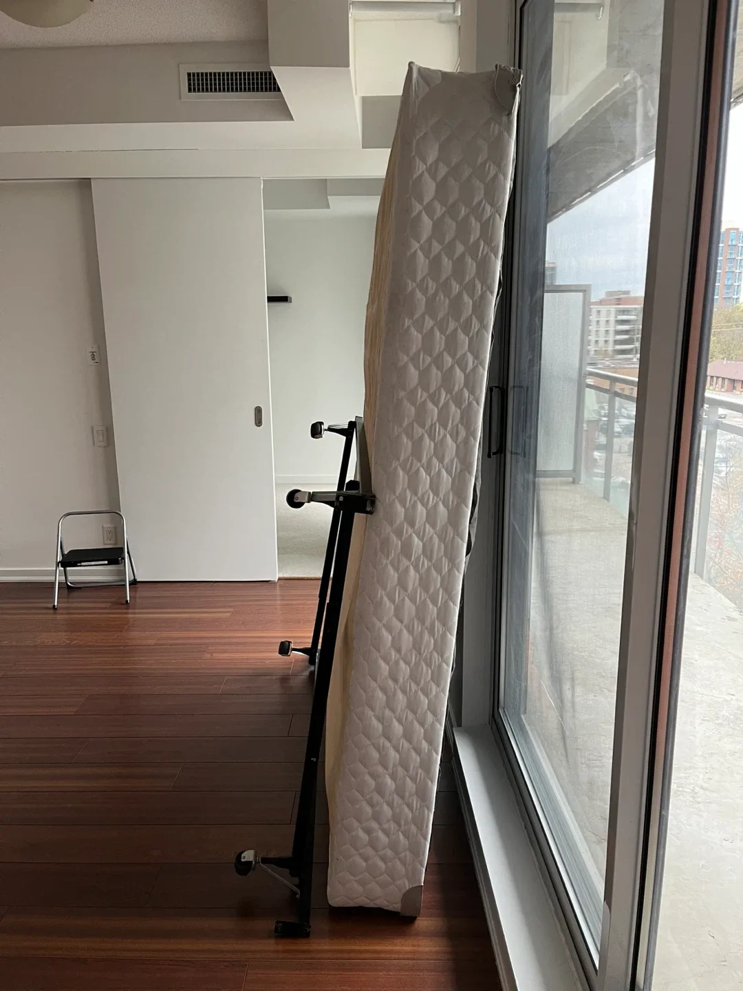 Queen Bed Frame image indicator(4)