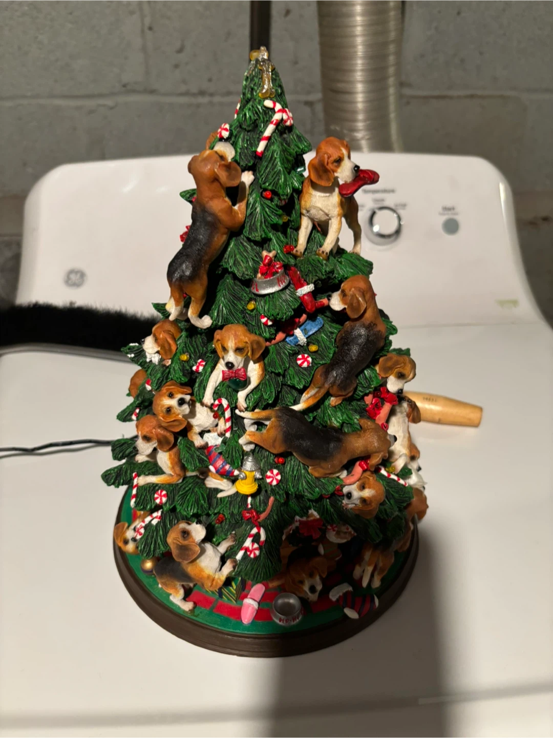 Beagle Christmas Tree Figurine