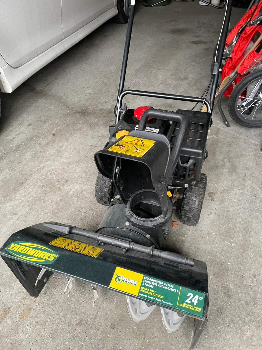 Yardworks 24" Self-Propelled Snowblower image indicator(2)