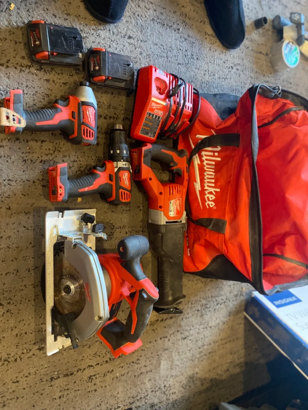 Milwaukee Cordless Power Tool Set image indicator(2)